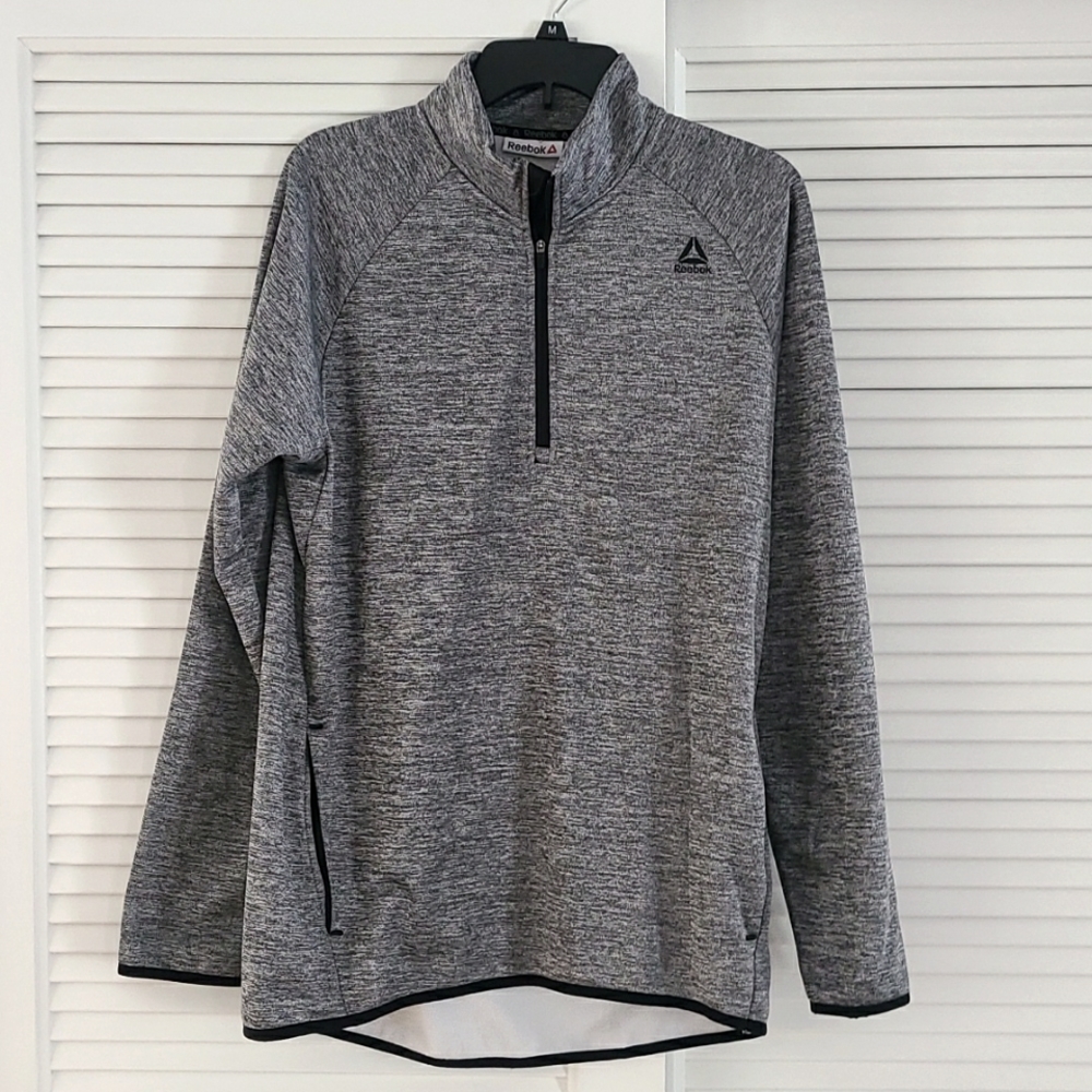 Reebok 1/4 Zip Long Sleeve Athletic Shirt. Medium. Fleece Inside. *Like New*